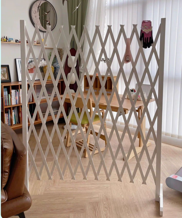 Foldable Design and Lightweight Natural Wood Garden Screening Freestanding Wooden Divider
